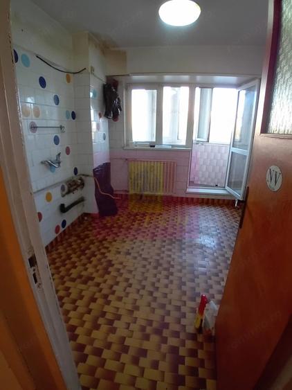 Apartament cu 4 camere decomandat în Libertății