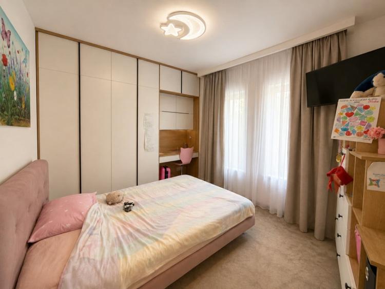 Casă cu 4 camere cu Teren 700 Mp în Mocira