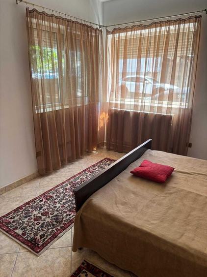 Casă cu 4 camere cu Teren 120 Mp în Trocadero