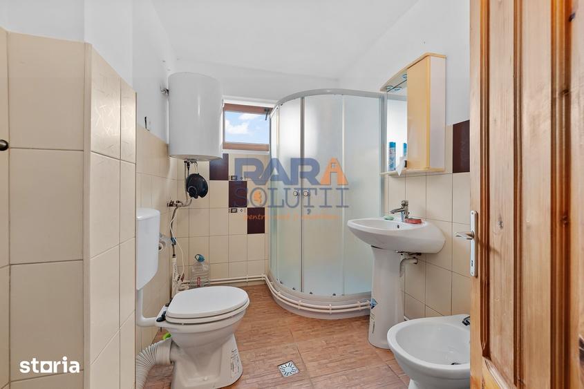 Casă cu 8 camere cu Teren 2075 Mp în Central