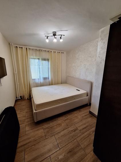 Apartament cu 3 camere decomandat în Nicolina