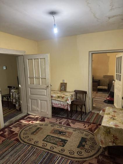 Casă cu 4 camere în Frumușani