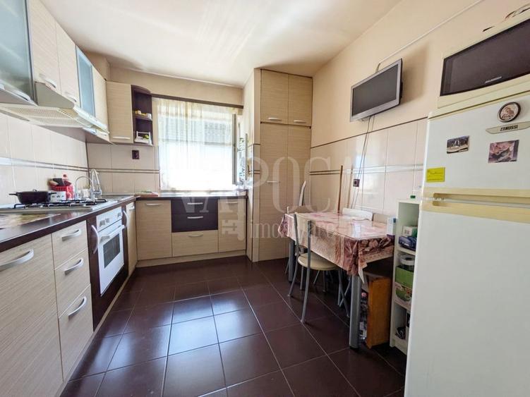 Apartament cu 4 camere decomandat în Central