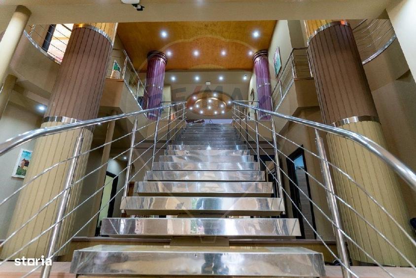Spațiu comercial, de 700 mp, în Batiz