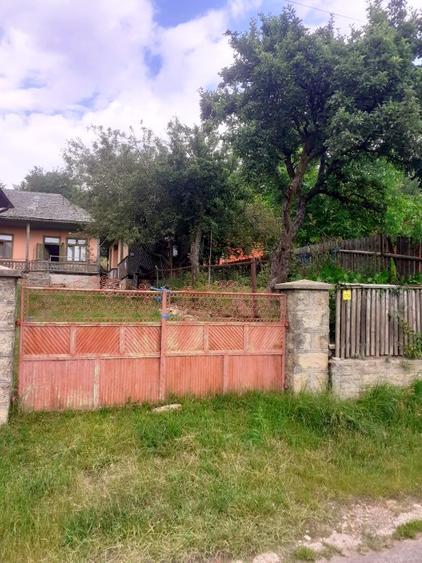Casă individuală cu 2 camere cu Teren 991 Mp în Soveja