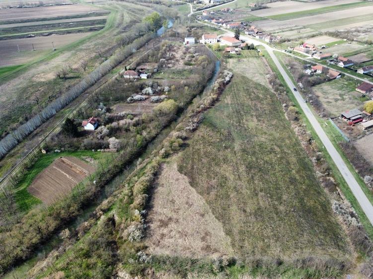 Teren agricol intravilan de 22500 mp, în Balinț