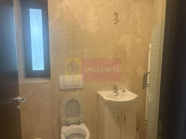 Apartament cu 4 camere semidecomandat, mobilat în Băneasa