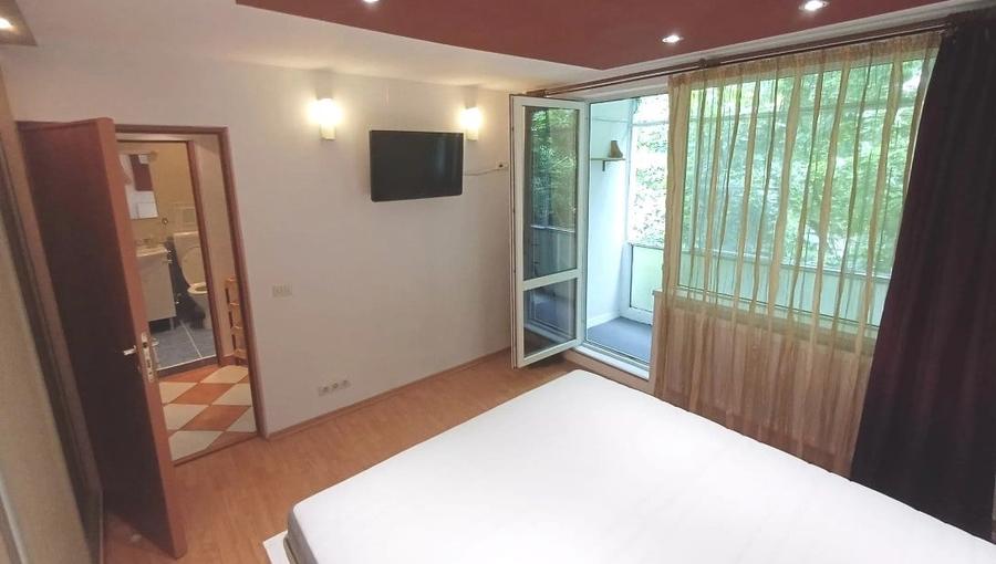Apartament cu 3 camere decomandat, mobilat în Berceni