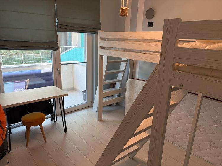 Apartament cu 3 camere semidecomandat, mobilat în Năvodari