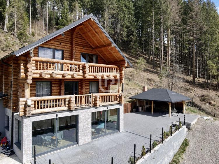 Casă individuală cu 5 camere cu Canalizare în Periferie
