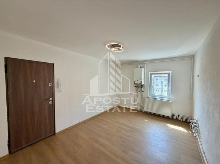 Apartament cu 2 camere semidecomandat în Soarelui
