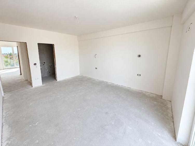Apartament cu 3 camere decomandat în Soarelui