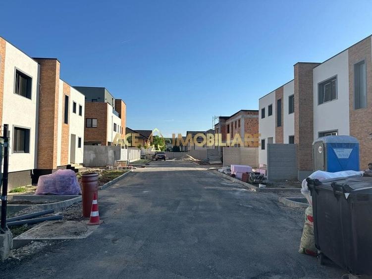 Duplex cu 4 camere cu Canalizare în Theodor Pallady