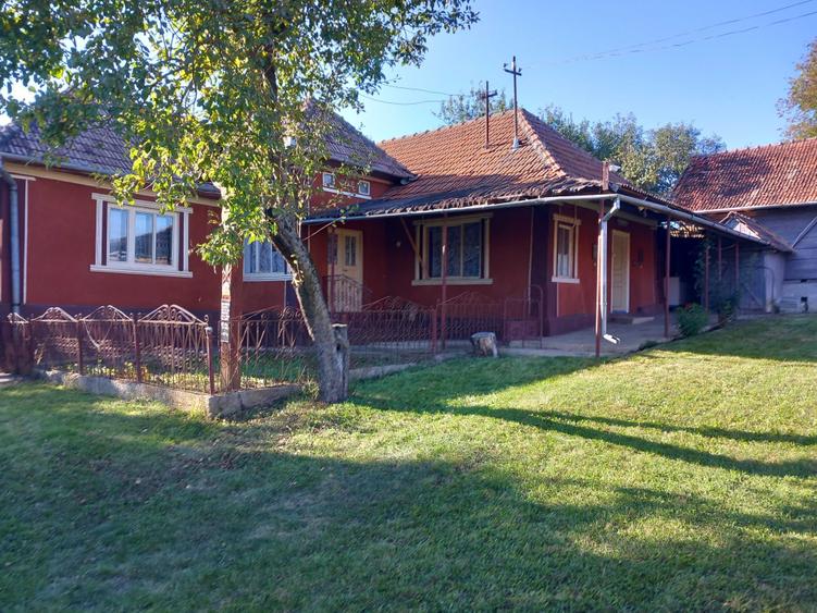 Casă cu 4 camere în Geaca