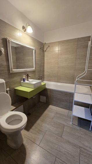Apartament cu 4 camere semidecomandat în Teiul Doamnei