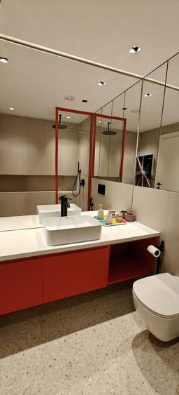 Apartament cu 4 camere decomandat în P-ta Presei Libere
