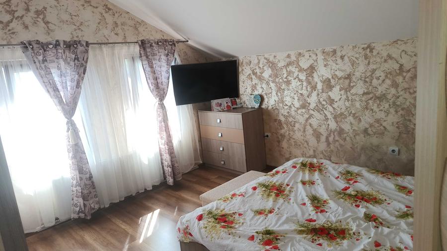 Casă cu 4 camere cu Teren 220 Mp în Central