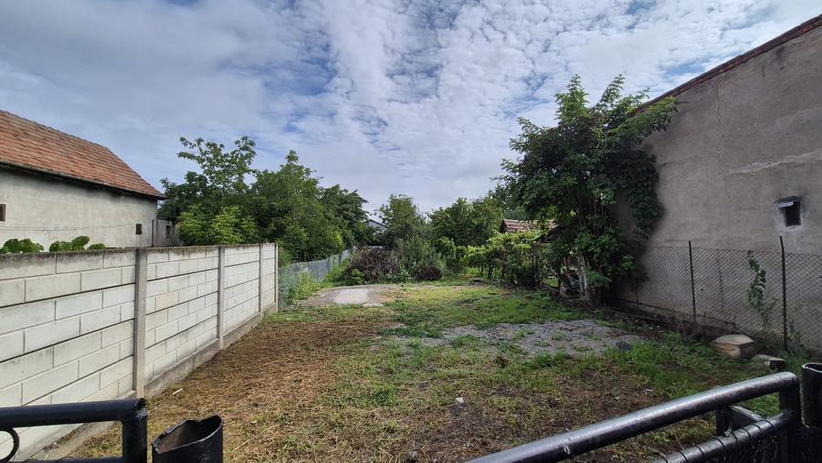 Casă individuală cu 2 camere cu Teren 801 Mp în Central