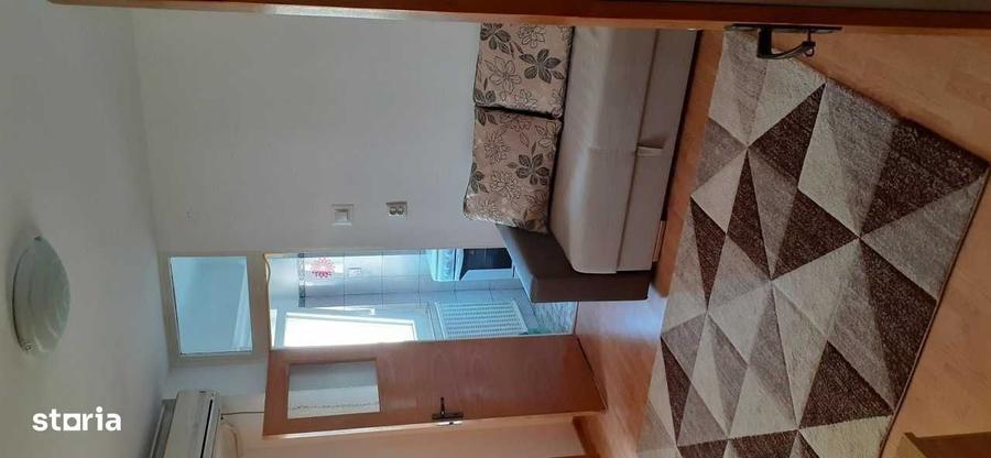 Garsonieră decomandată în Central