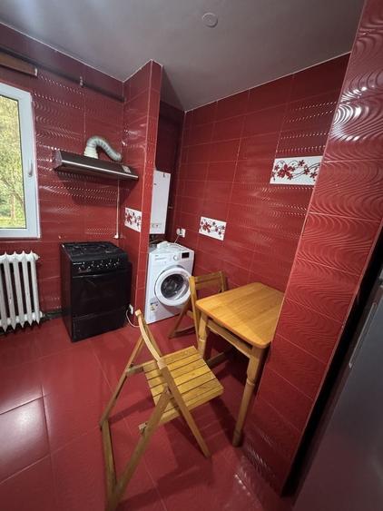 Apartament cu 2 camere semidecomandat în Podu Roș