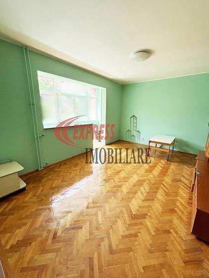 Apartament cu 3 camere decomandat în Titan