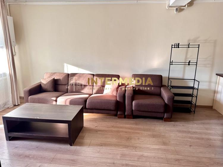 Apartament cu 3 camere decomandat, mobilat în Cetate