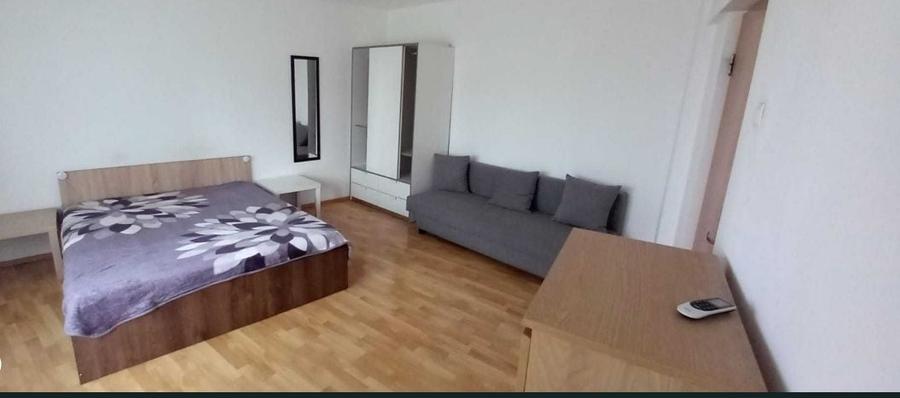 Garsonieră decomandată în Costin Georgian