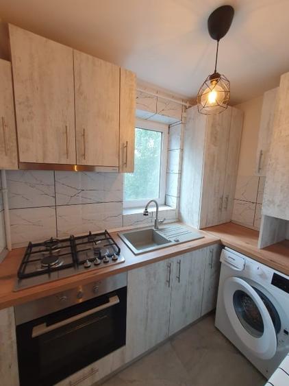 Apartament cu 2 camere semidecomandat, mobilat în Micro 9