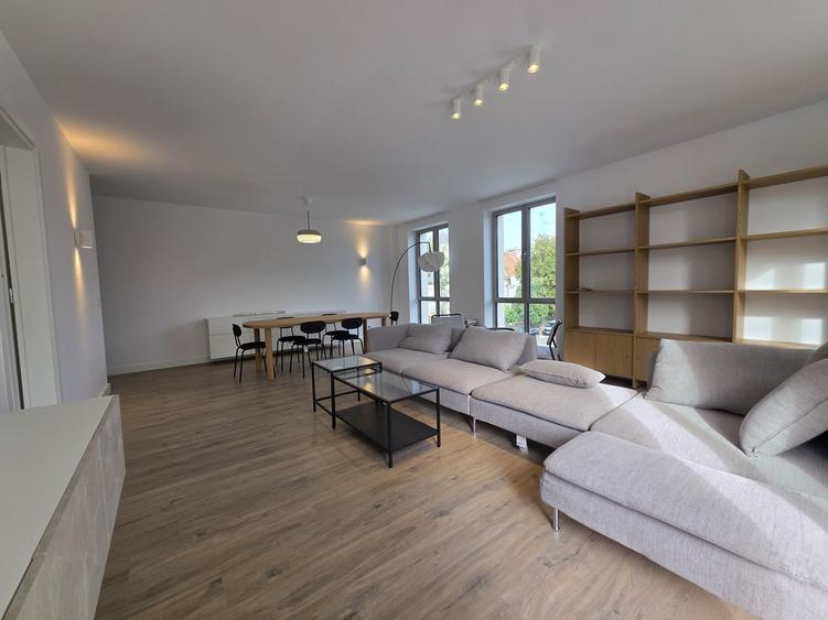 Apartament cu 3 camere în P-ța Universității