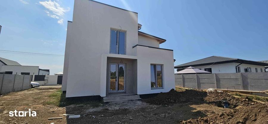 Casă cu 4 camere cu Teren 363 Mp în Vidra
