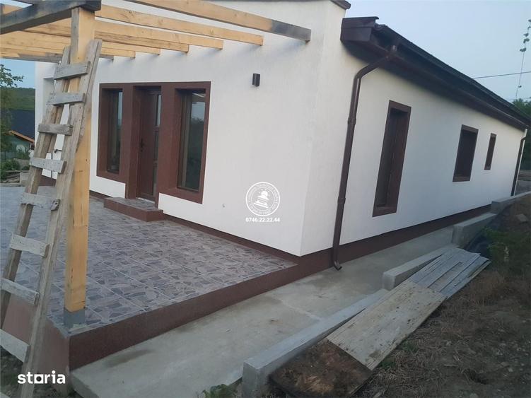 Casă cu 4 camere în Tomești