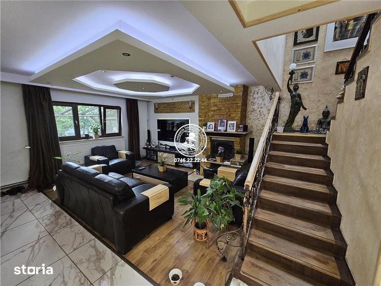 Casă cu 5 camere cu Teren 696 Mp în Aroneanu