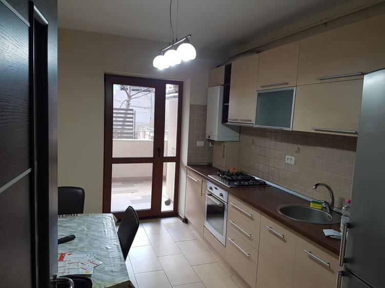 Apartament cu 2 camere decomandat, mobilat în Central