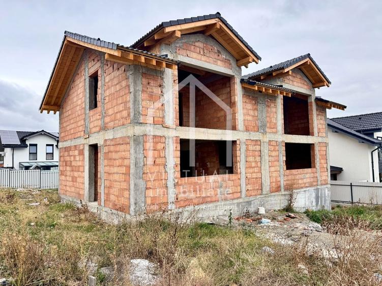Duplex cu 4 camere cu Canalizare în Est