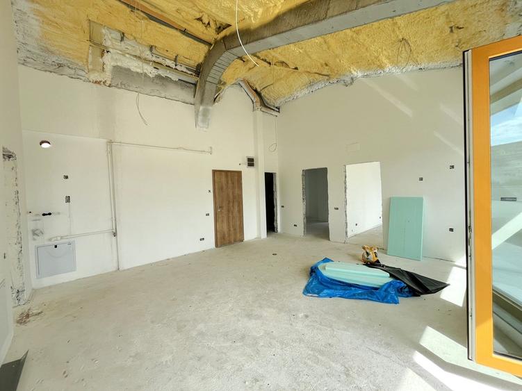 Apartament cu 4 camere semidecomandat în Domenii