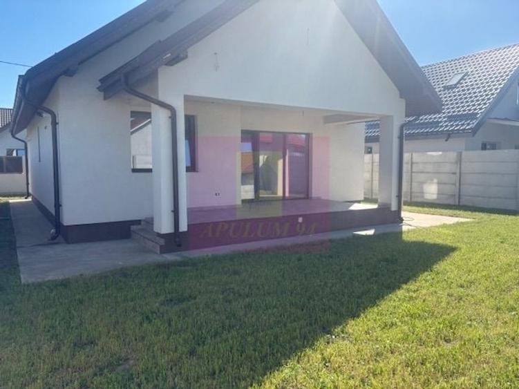 Casă cu 5 camere în Domnești