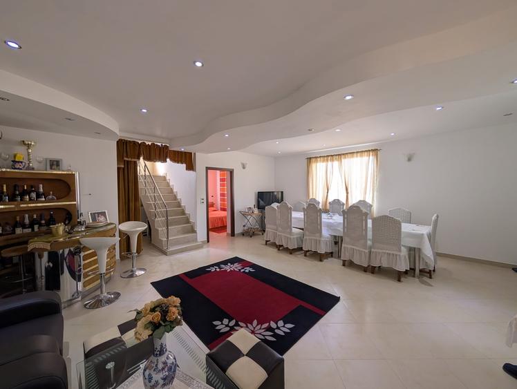 Duplex cu 5 camere cu Canalizare în Lilieci