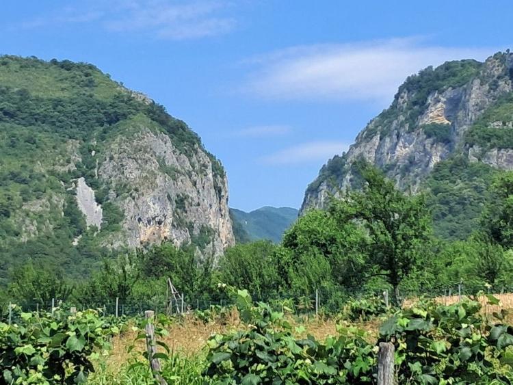 Teren Construcții intravilan de 1300 mp, în Polovragi
