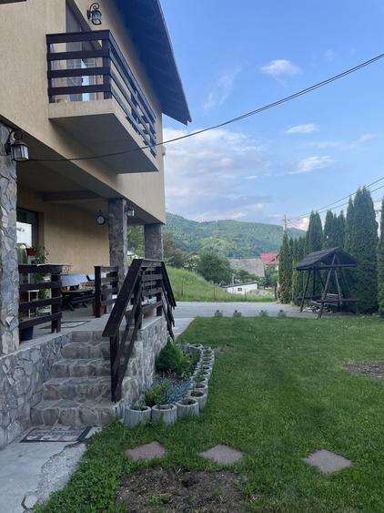 Casă cu 4 camere cu Teren 1018 Mp în Moieciu