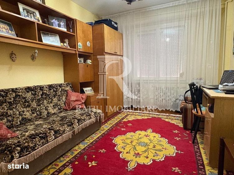 Apartament cu 4 camere decomandat în Dacia