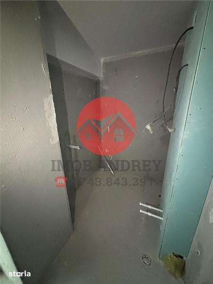 Apartament cu 2 camere decomandat în E3