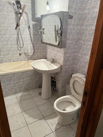 Apartament cu 4 camere decomandat în Gura Văii