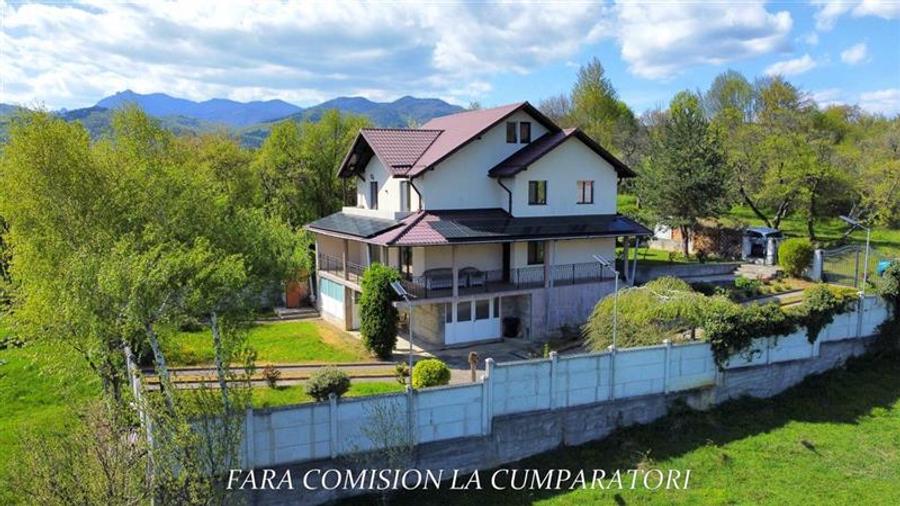 Casă individuală cu 6 camere cu Teren 2327 Mp în Berislăvești