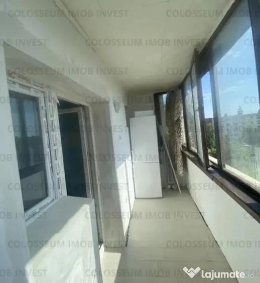 Apartament cu 4 camere decomandat în Tractorul