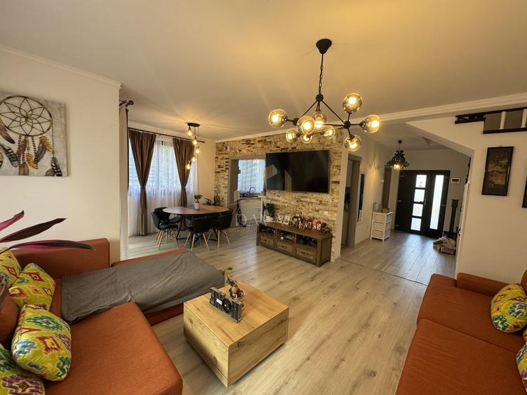 Casă cu 4 camere cu Canalizare în Dâmbul Rotund