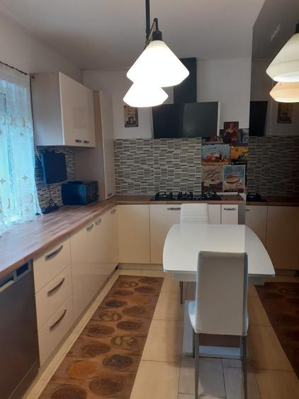 Casă cu 4 camere în Pasărea