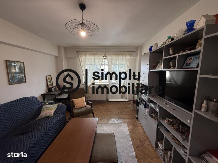 Apartament cu 3 camere decomandat în Sărari