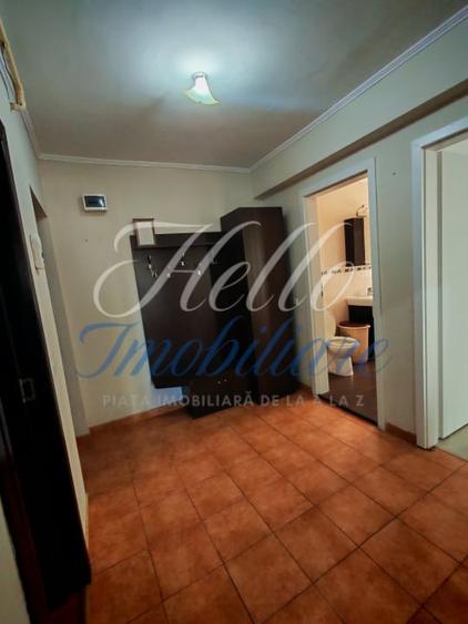 Apartament cu 3 camere decomandat în Florești