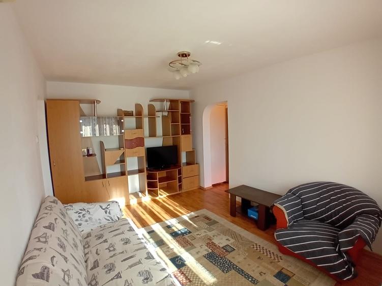Apartament cu 2 camere semidecomandat în Progresul