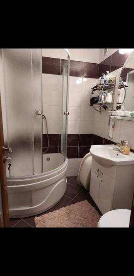 Apartament cu 3 camere în Astra